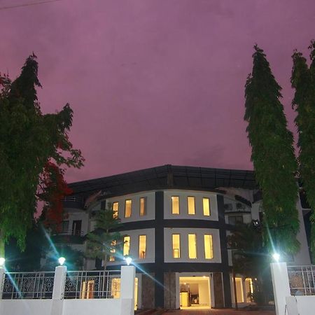 Strand Resort Lonavala Εξωτερικό φωτογραφία