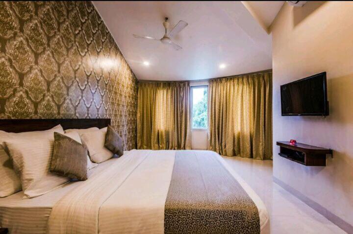 Strand Resort Lonavala Εξωτερικό φωτογραφία