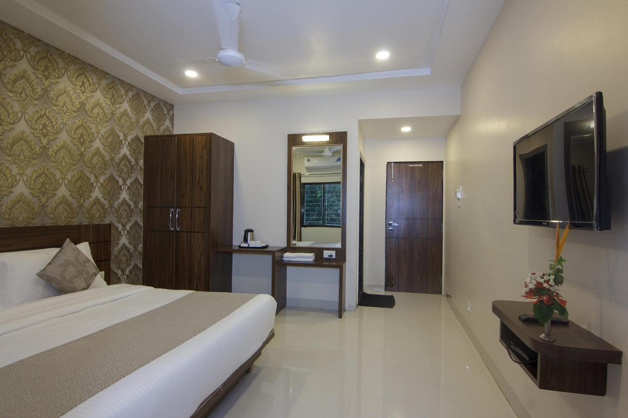 Strand Resort Lonavala Εξωτερικό φωτογραφία