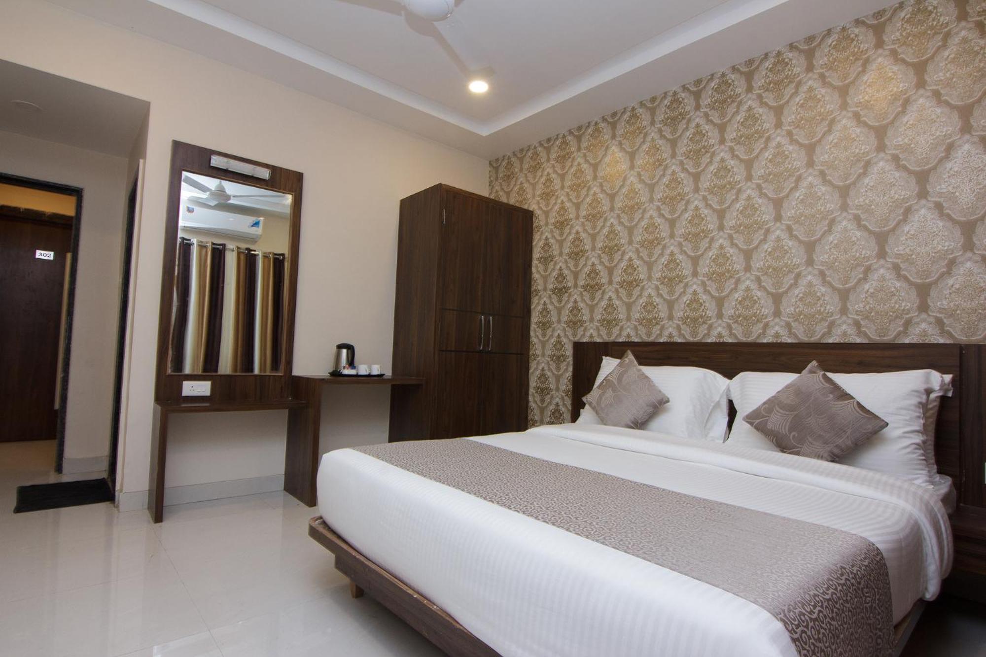 Strand Resort Lonavala Εξωτερικό φωτογραφία
