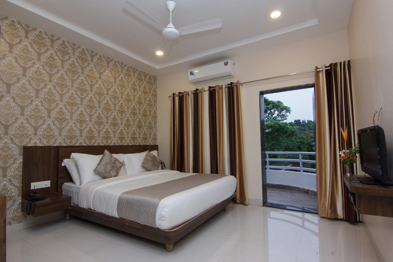 Strand Resort Lonavala Εξωτερικό φωτογραφία