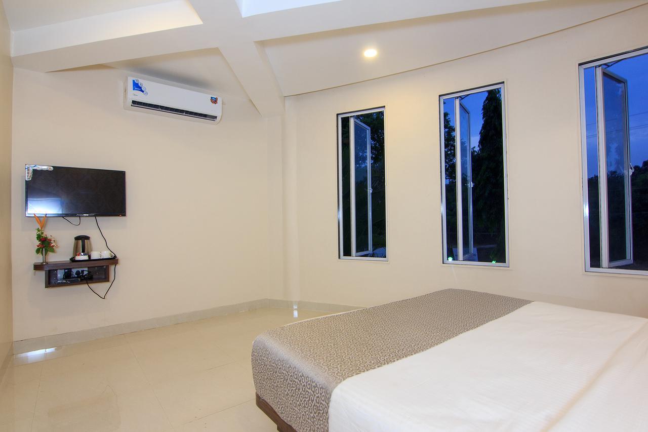 Strand Resort Lonavala Εξωτερικό φωτογραφία