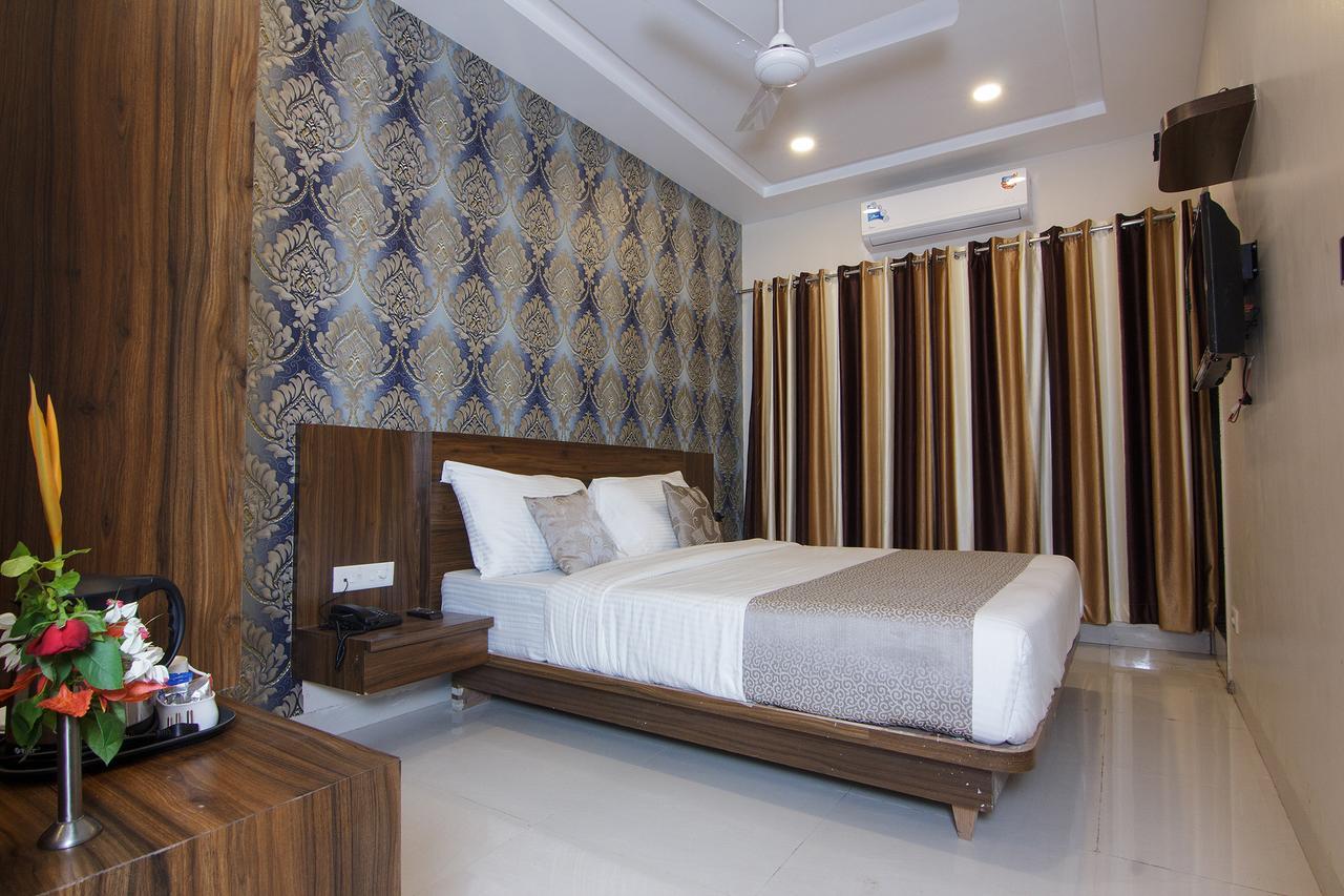 Strand Resort Lonavala Εξωτερικό φωτογραφία