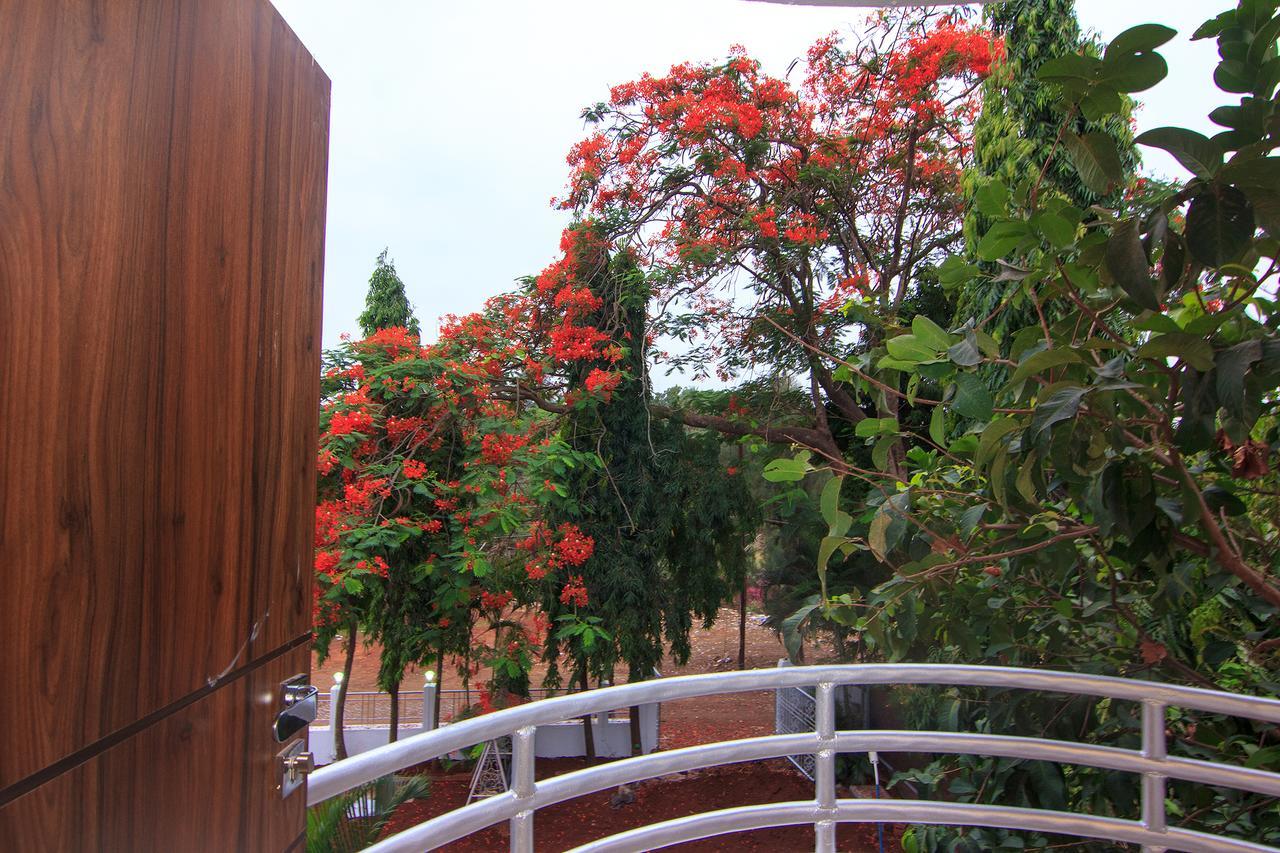 Strand Resort Lonavala Εξωτερικό φωτογραφία